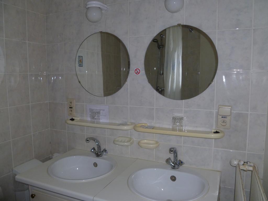 Guest House Adonis Brugge Bagian luar foto